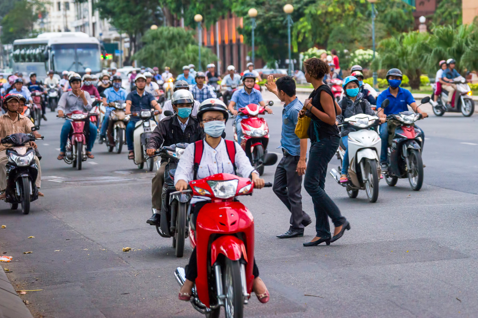 20141118 172006 Szenen an der Saigon Fluß Promenade